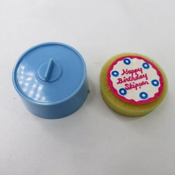 Skipper's Doll Party Accessory Lot Cake Cover Bowl Spoon Plate Glasses Straw Box - Picture 2 of 11